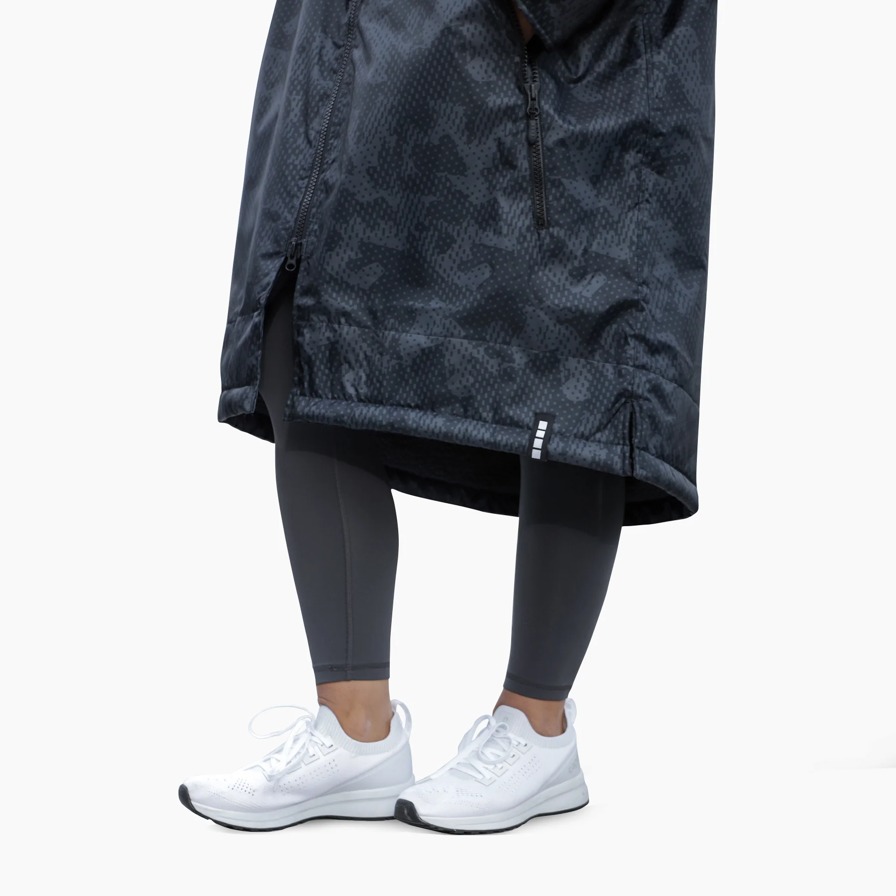 ADULT UNISEX GEO CAMO SPECTATOR BLANKET JACKET - Image 3